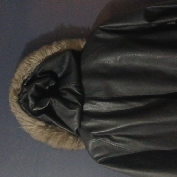 Wilsons Leather Men's Black Leather Jacket w/ Fur Hood.  Size Large - Picture 8 of 9